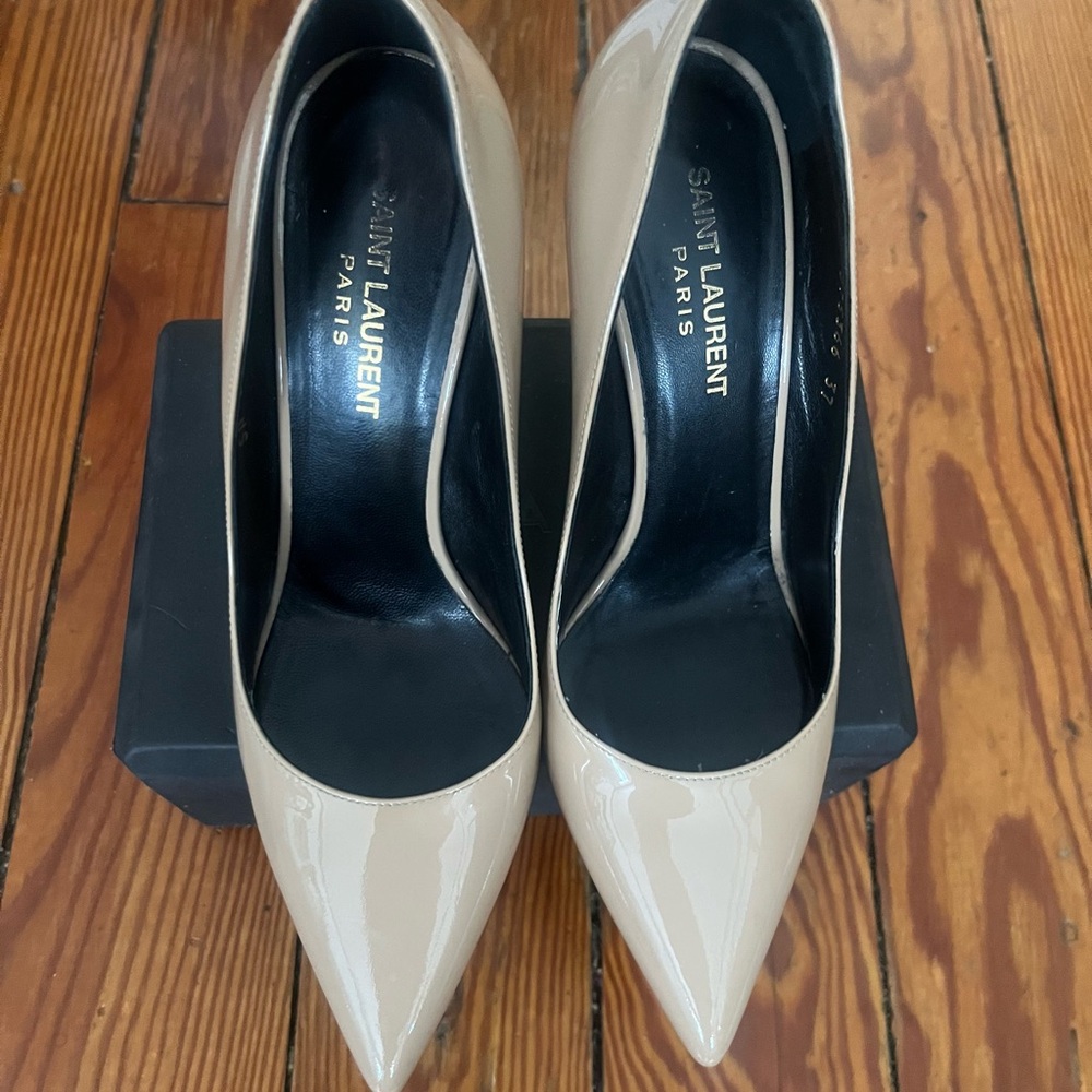 Saint Laurent Beige Patent Leather Heels